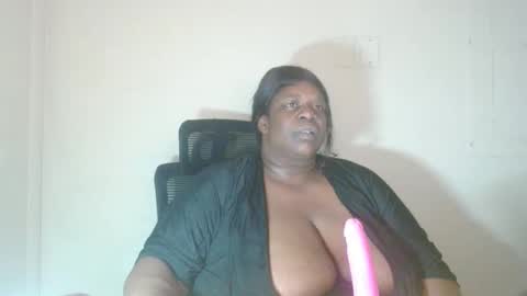 robertswhitney52 online show from 11/22/25, 10:47