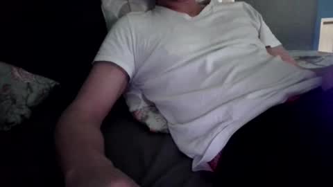 Snapshot of robin_hoody_1990 chatting on 01/24/25, 01:47 robin_hoody_1990 online show from 01/24/25, 01:47