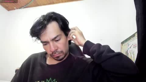 Snapshot of robindominique chatting on 07/07/26, 12:02 Robin online show from 07/07/26, 12:02