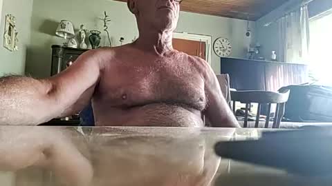 Snapshot of robke1966 chatting on 06/29/26, 06:52 robke1966 online show from 06/29/26, 06:52
