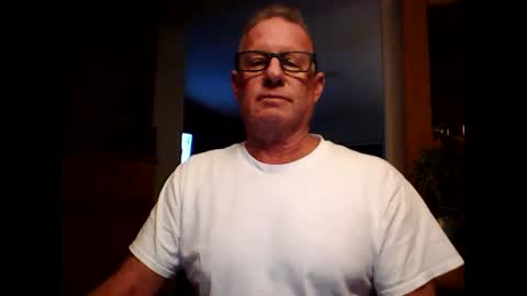 Snapshot of robo0000 chatting on 11/18/25, 01:22 robo0000 online show from 11/18/25, 01:22