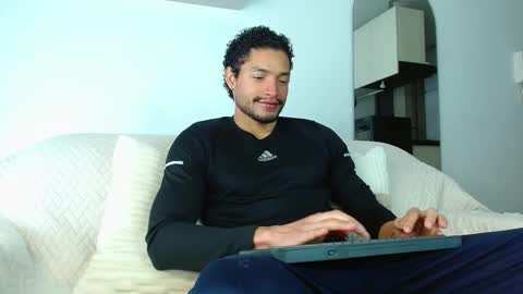 Snapshot of roby_millerr chatting on 10/10/25, 02:16 roby_millerr online show from 10/10/25, 02:16
