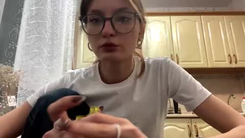 robynsentinella online show from 11/25/25, 08:47