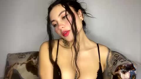 Snapshot of rockandlovexx chatting on 01/30/25, 01:33 Samantha Estephania  online show from 01/30/25, 01:33