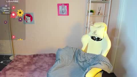 Snapshot of rockett_bunny chatting on 09/24/25, 12:03 Rockett online show from 09/24/25, 12:03