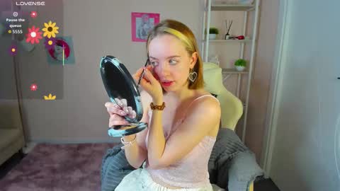 Snapshot of rockett_bunny chatting on 09/26/25, 11:42 Rockett online show from 09/26/25, 11:42