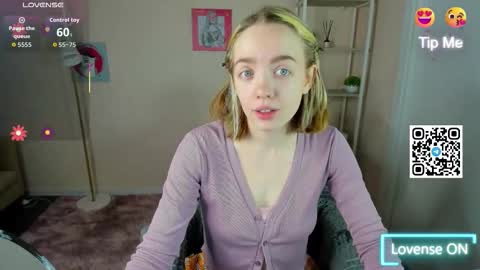 Snapshot of rockett_bunny chatting on 10/05/25, 01:26 Rockett online show from 10/05/25, 01:26