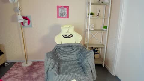 Snapshot of rockett_bunny chatting on 10/07/25, 01:03 Rockett online show from 10/07/25, 01:03