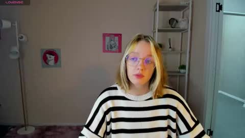 Snapshot of rockett_bunny chatting on 10/09/25, 01:14 Rockett online show from 10/09/25, 01:14