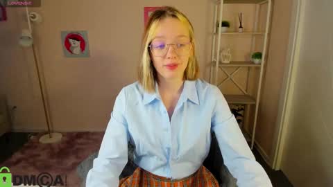 Snapshot of rockett_bunny chatting on 10/10/25, 01:26 Rockett online show from 10/10/25, 01:26