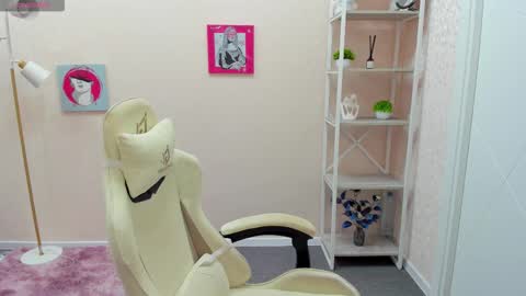 Snapshot of rockett_bunny chatting on 10/13/25, 01:05 Rockett online show from 10/13/25, 01:05