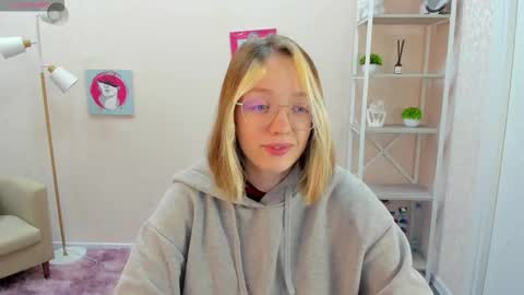 Snapshot of rockett_bunny chatting on 10/14/25, 01:06 Rockett online show from 10/14/25, 01:06