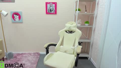 Snapshot of rockett_bunny chatting on 10/19/25, 01:06 Rockett online show from 10/19/25, 01:06