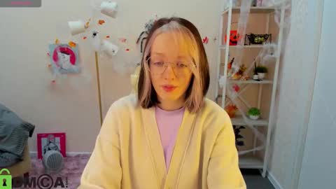 Snapshot of rockett_bunny chatting on 10/23/25, 01:05 Rockett online show from 10/23/25, 01:05