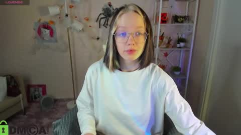 Snapshot of rockett_bunny chatting on 10/28/25, 01:09 Rockett online show from 10/28/25, 01:09