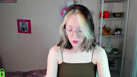 Snapshot of rockett_bunny chatting on 11/13/25, 01:04 Rockett online show from 11/13/25, 01:04