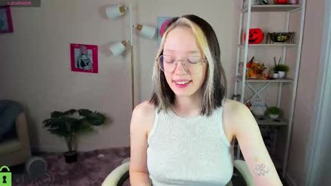 Snapshot of rockett_bunny chatting on 11/15/25, 01:14 Rockett online show from 11/15/25, 01:14