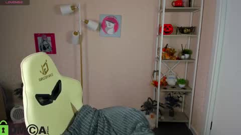 Snapshot of rockett_bunny chatting on 11/20/25, 01:06 Rockett online show from 11/20/25, 01:06