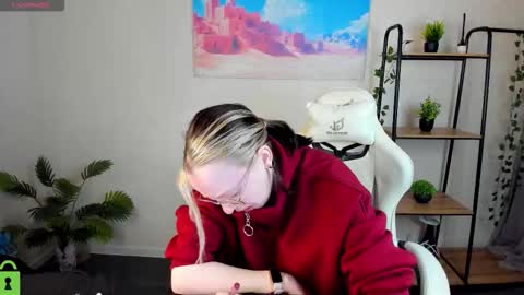 Snapshot of rockett_bunny chatting on 12/05/25, 01:14 Rockett online show from 12/05/25, 01:14