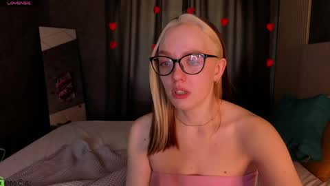 Snapshot of rockett_bunny chatting on 04/09/26, 06:19 Rockett online show from 04/09/26, 06:19