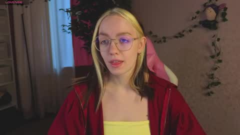 Snapshot of rockett_bunny chatting on 04/19/26, 12:43 Rockett online show from 04/19/26, 12:43
