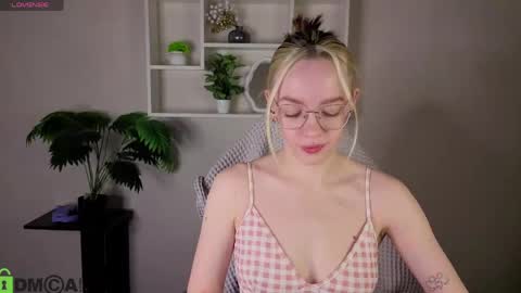Snapshot of rockett_bunny chatting on 05/01/26, 12:37 Rockett online show from 05/01/26, 12:37