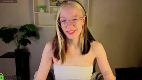 Snapshot of rockett_bunny chatting on 05/08/26, 12:38 Rockett online show from 05/08/26, 12:38