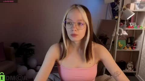 Snapshot of rockett_bunny chatting on 05/11/26, 12:49 Rockett online show from 05/11/26, 12:49