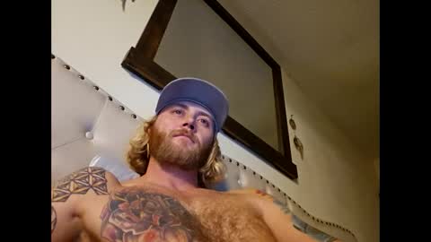 Snapshot of rockhardsurfers chatting on 12/31/24, 07:31 rockhardsurfers online show from 12/31/24, 07:31