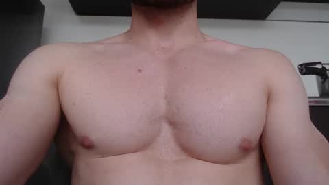 Snapshot of rocky_muscle chatting on 11/18/25, 07:18 rocky muscle online show from 11/18/25, 07:18