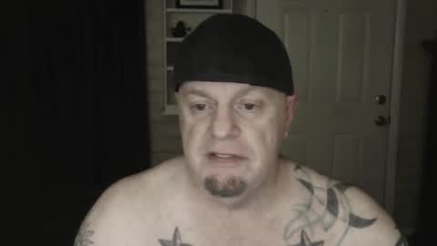 Snapshot of roinaz chatting on 01/01/25, 02:31 roinaz online show from 01/01/25, 02:31