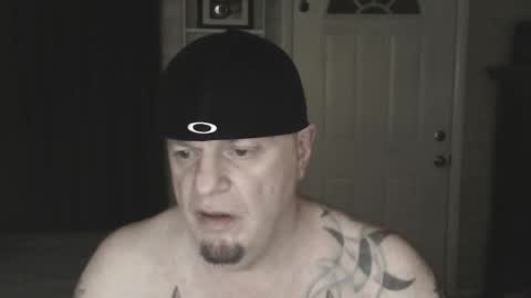 Snapshot of roinaz chatting on 01/13/25, 06:27 roinaz online show from 01/13/25, 06:27