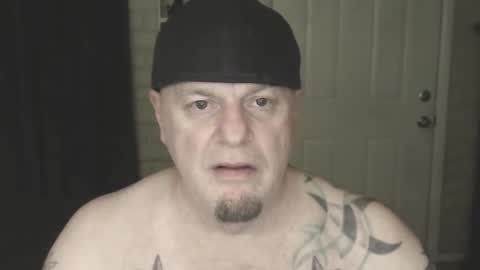 Snapshot of roinaz chatting on 01/31/25, 07:51 roinaz online show from 01/31/25, 07:51