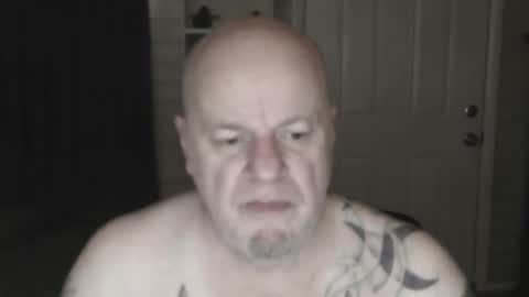 Snapshot of roinaz chatting on 02/16/25, 08:00 roinaz online show from 02/16/25, 08:00