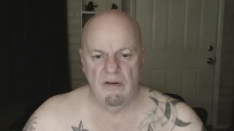 Snapshot of roinaz chatting on 02/19/25, 04:12 roinaz online show from 02/19/25, 04:12