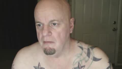 Snapshot of roinaz chatting on 03/10/25, 02:28 roinaz online show from 03/10/25, 02:28