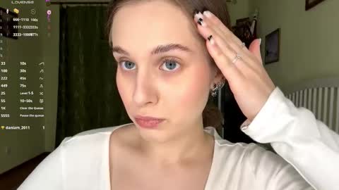 Mia online show from 12/19/25, 07:26