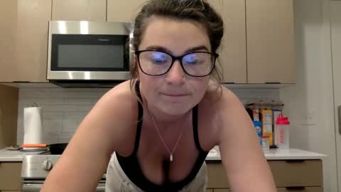 Snapshot of rollingtooeasy chatting on 03/09/25, 04:00 rollingtooeasy online show from 03/09/25, 04:00