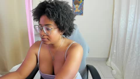 Snapshot of romantic_stargirl chatting on 05/19/26, 08:15 Is A Belle online show from 05/19/26, 08:15