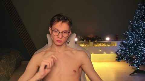 Snapshot of romeo_mercy chatting on 12/27/24, 09:54 Romeo online show from 12/27/24, 09:54