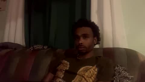 Snapshot of romeotyn chatting on 02/14/25, 01:56 romeotyn online show from 02/14/25, 01:56