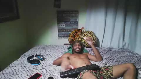 Snapshot of romeotyn chatting on 10/01/25, 11:44 romeotyn online show from 10/01/25, 11:44