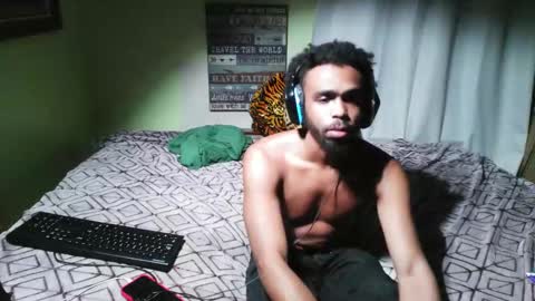 Snapshot of romeotyn chatting on 10/08/25, 01:03 romeotyn online show from 10/08/25, 01:03
