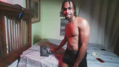 Snapshot of romeotyn chatting on 10/21/25, 01:06 romeotyn online show from 10/21/25, 01:06
