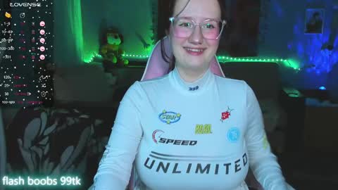 Snapshot of roniya_v chatting on 01/07/25, 12:20 Spicy lady Kristy online show from 01/07/25, 12:20