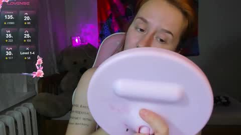 Snapshot of roniya_v chatting on 10/29/25, 02:41 Spicy lady Kristy online show from 10/29/25, 02:41