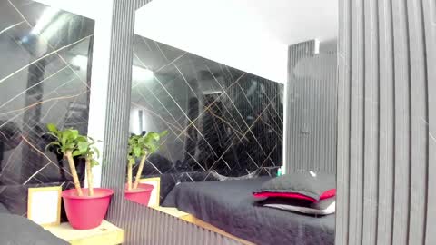 Snapshot of ronnie_777 chatting on 03/06/25, 11:42 Ronnie 777 online show from 03/06/25, 11:42
