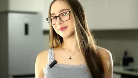 Snapshot of ronnist chatting on 11/19/25, 12:05 Veronica online show from 11/19/25, 12:05