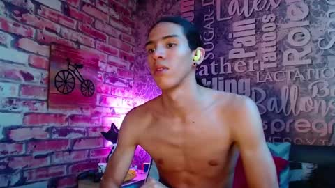 Snapshot of ronymiller_1 chatting on 01/17/25, 04:47 RonyMiller 1 online show from 01/17/25, 04:47