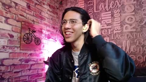 Snapshot of ronymiller_1 chatting on 01/18/25, 01:40 RonyMiller 1 online show from 01/18/25, 01:40